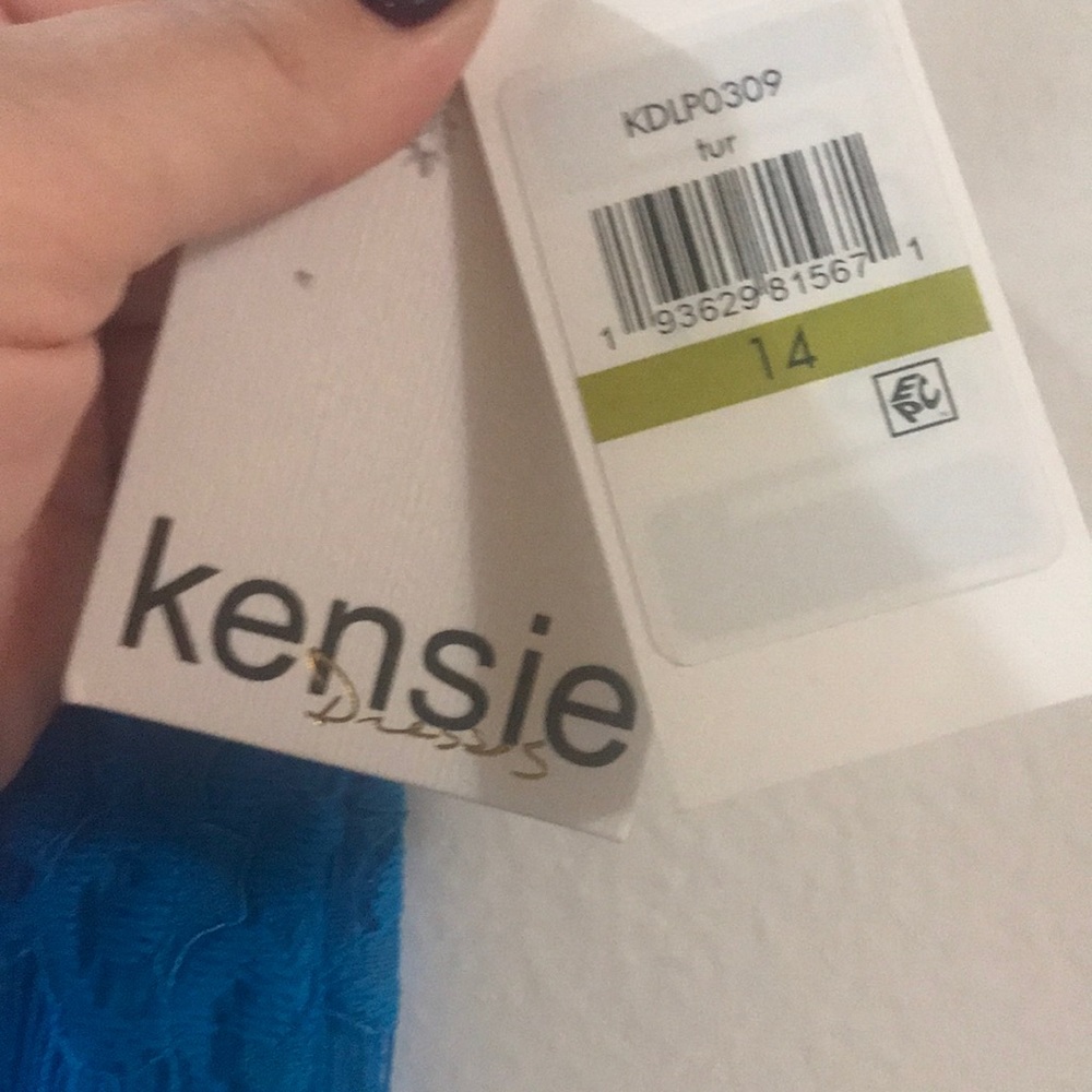 Dress - Picture 5 of 5